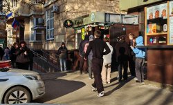 Фастфуд - шаурма, на трафике. Прибыль 132 тыс